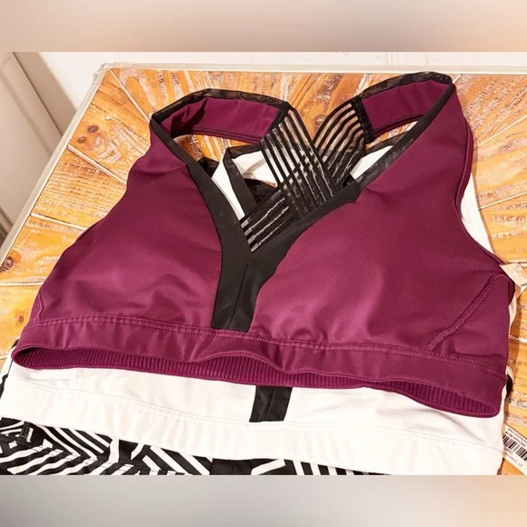 NWT Victoria’s Secret Mesh Detail Sports Bra Sz M - Picture 4 of 10